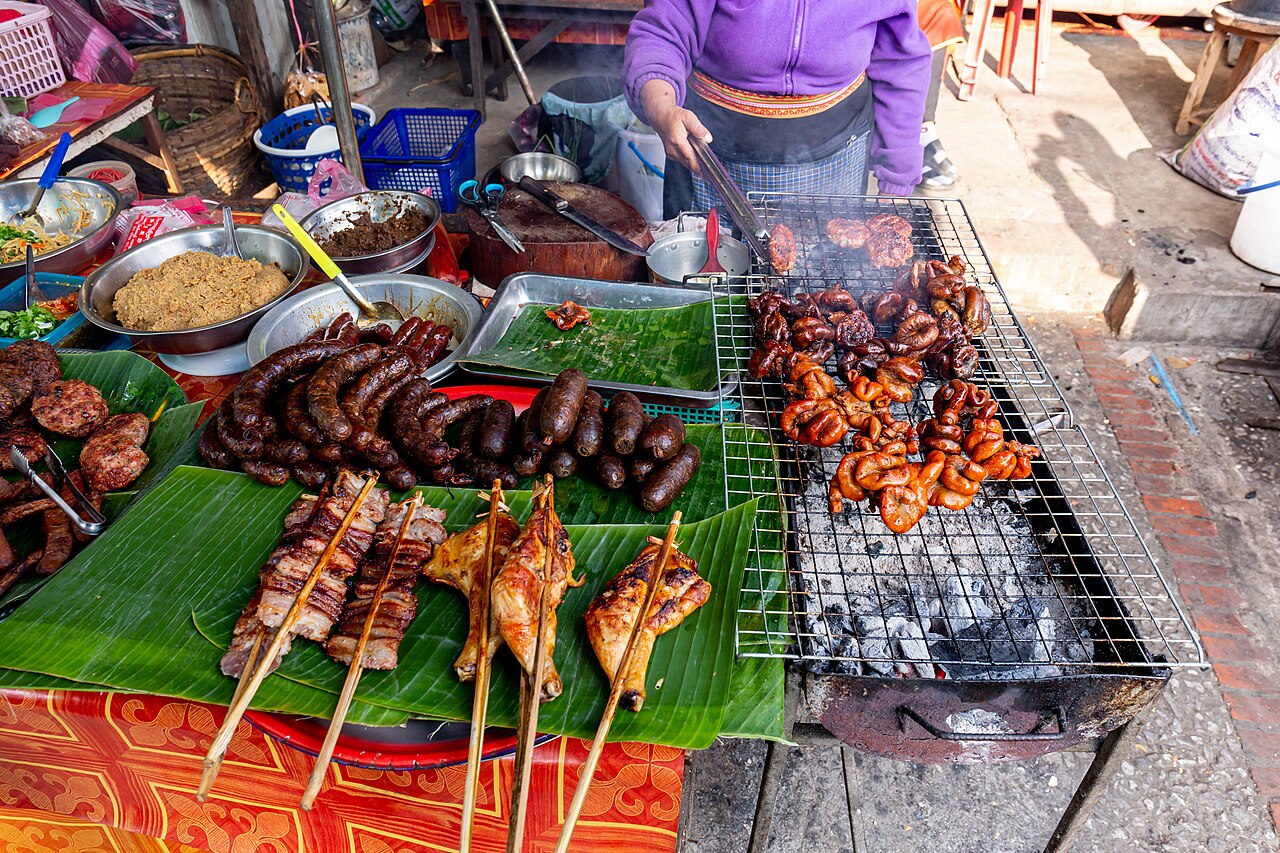 Photo: Balon Greyjoy / Wikimedia Commons, Public domain ร้านซิ้นดาดและอาหารลาวปากเซ (ตัวอย่าง)